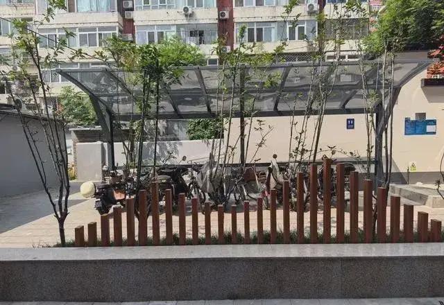 搭乱建居民想提升小区环境的愿望实现了k8凯发马竞赞助拆除700平方米私(图2)