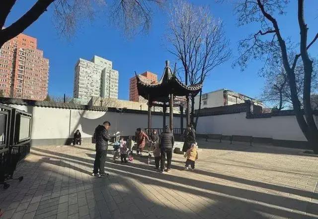 搭乱建居民想提升小区环境的愿望实现了k8凯发马竞赞助拆除700平方米私(图5)